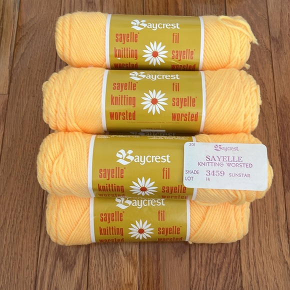 Lot of Seven (7) Skeins of Baycrest Sayelle Knitting Worsted in Sunstar (Yellow) - Picture 3 of 4